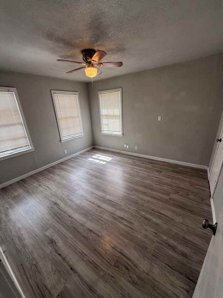 2811 35th St - Photo 5 of 11
