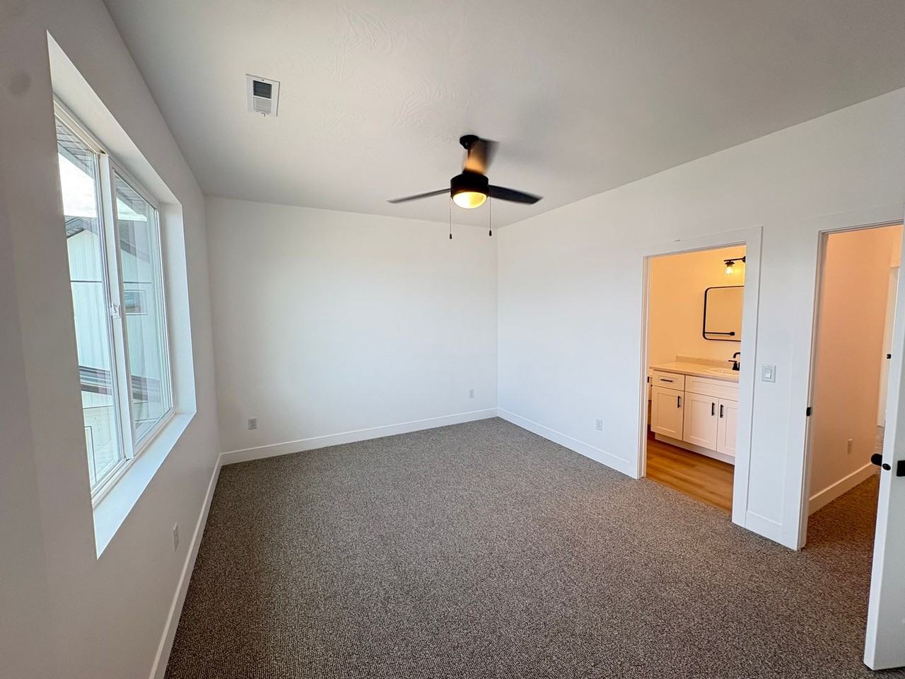 1681 W 2025 N - Photo 4 of 16