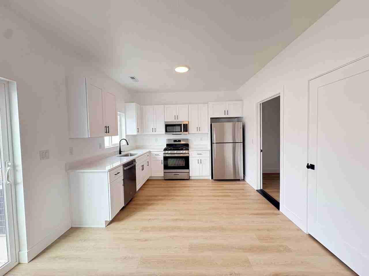 1681 W 2025 N - Photo 5 of 16