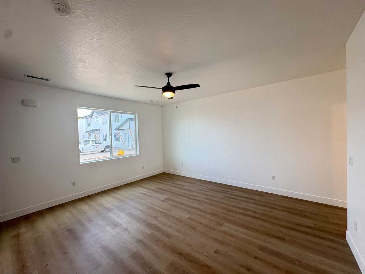 1681 W 2025 N - Photo 6 of 16
