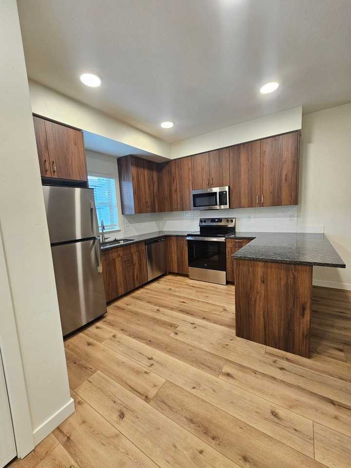 7416 W Swain Ln - Photo 3 of 19