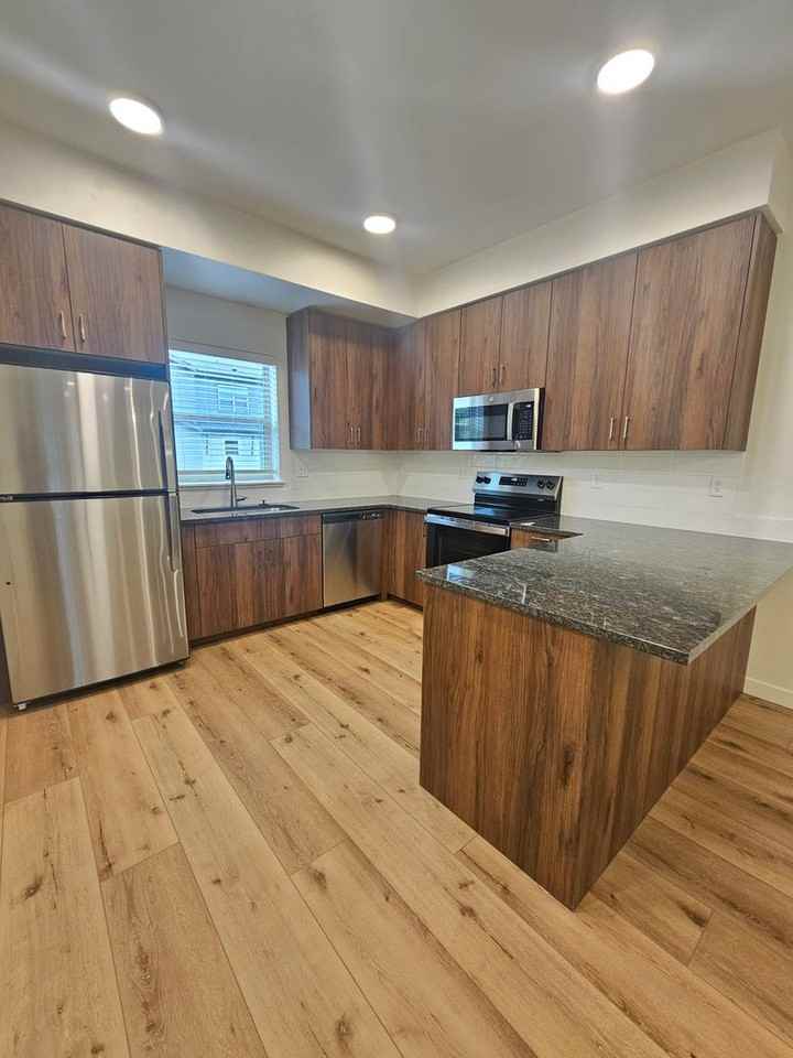 7416 W Swain Ln - Photo 4 of 19