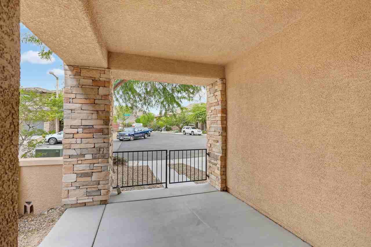 10420 Mystic Pine Rd - Photo 5 of 49