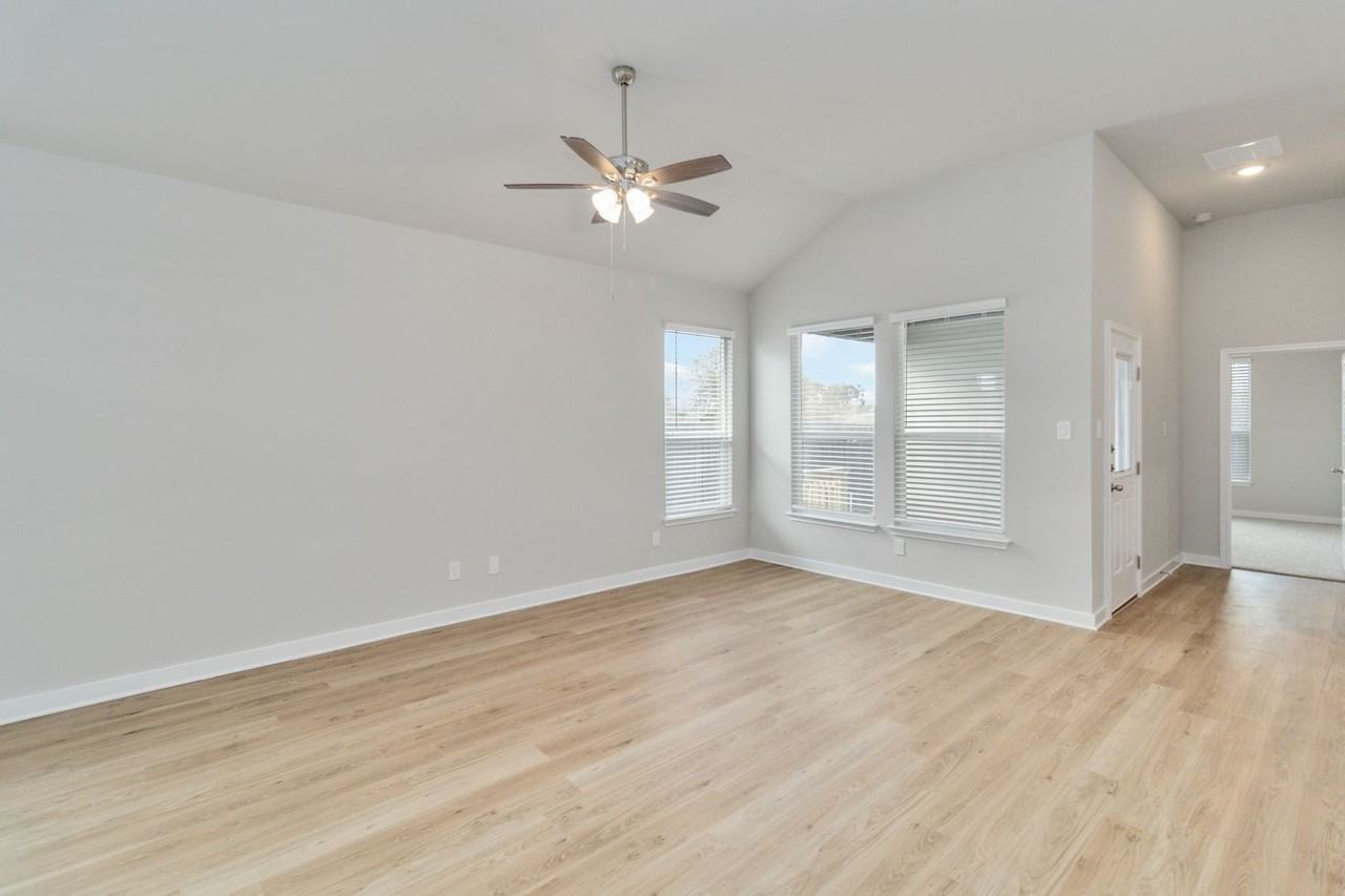1008 Staglin St #A - Photo 7 of 30