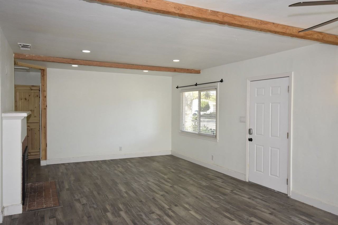1544 Maryland Ave - Photo 5 of 20