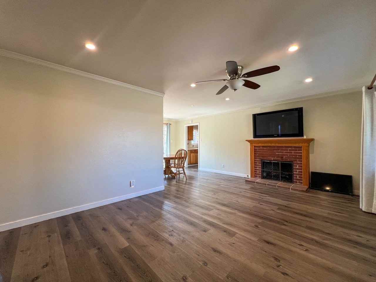 675 Webber St - Photo 4 of 24