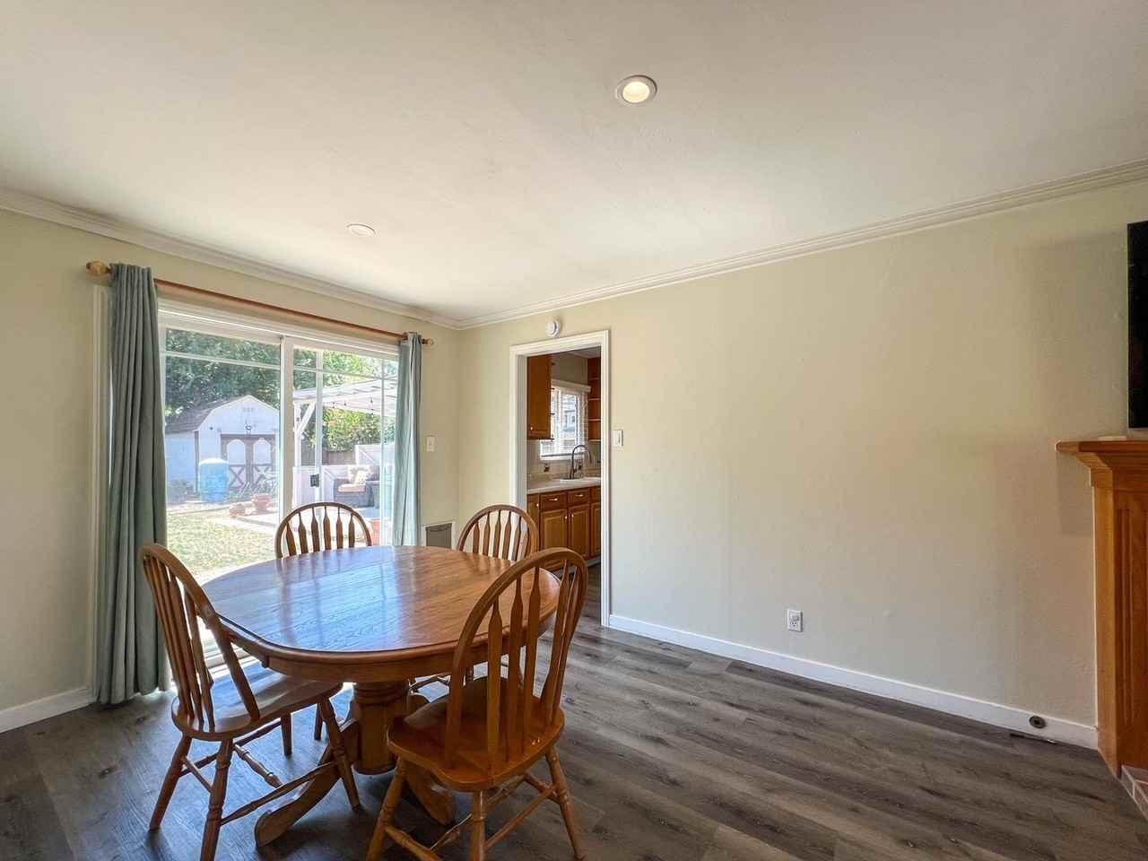 675 Webber St - Photo 7 of 24