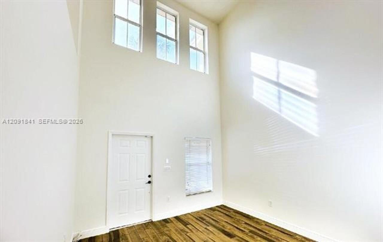 202 202 Riverwalk Cir th 202 - Photo 4 of 36