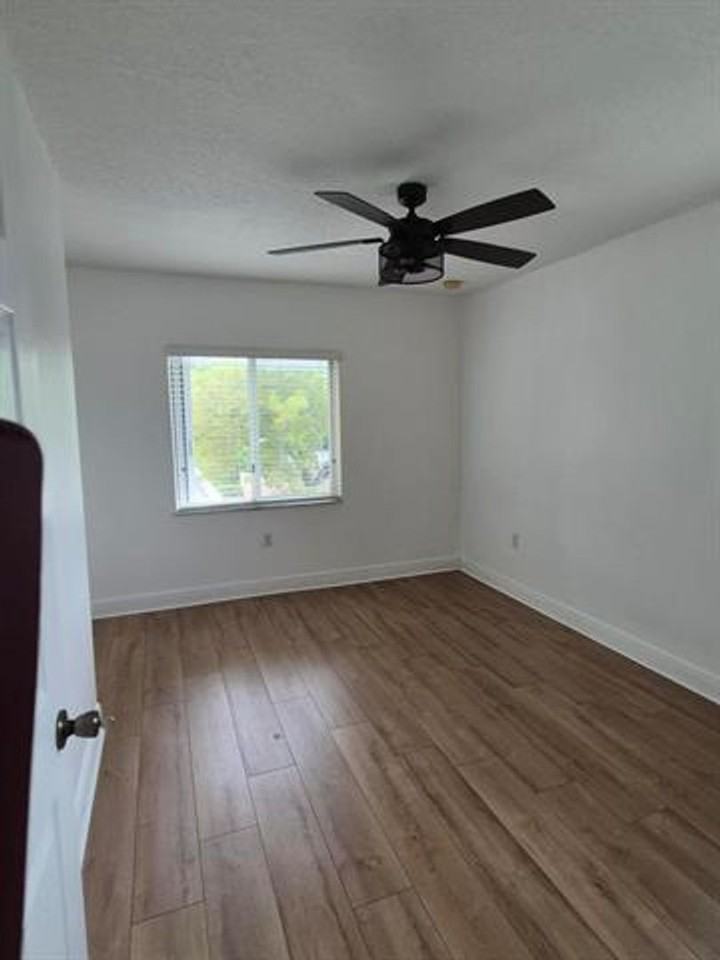 5837 5837 Tyler St th 5837 - Photo 5 of 8
