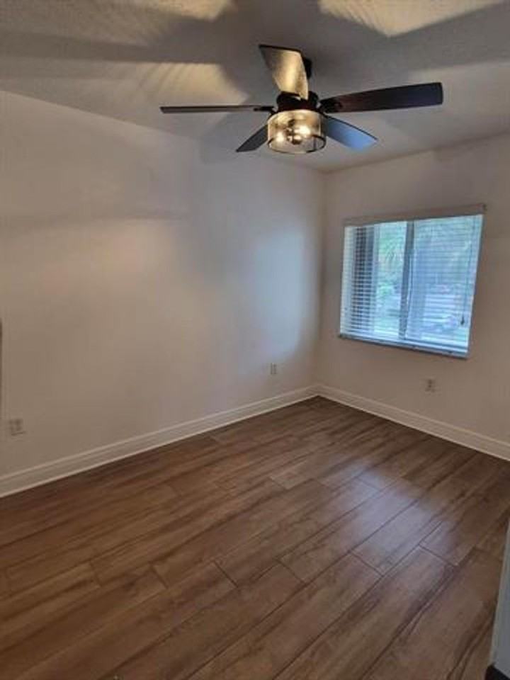 5837 5837 Tyler St th 5837 - Photo 6 of 8