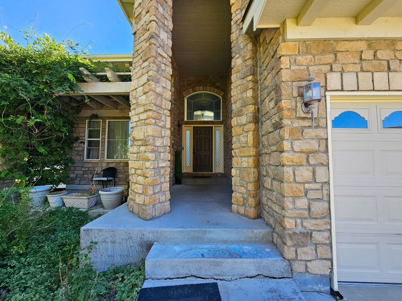 1550 S De Gaulle Cir - Photo 2 of 36