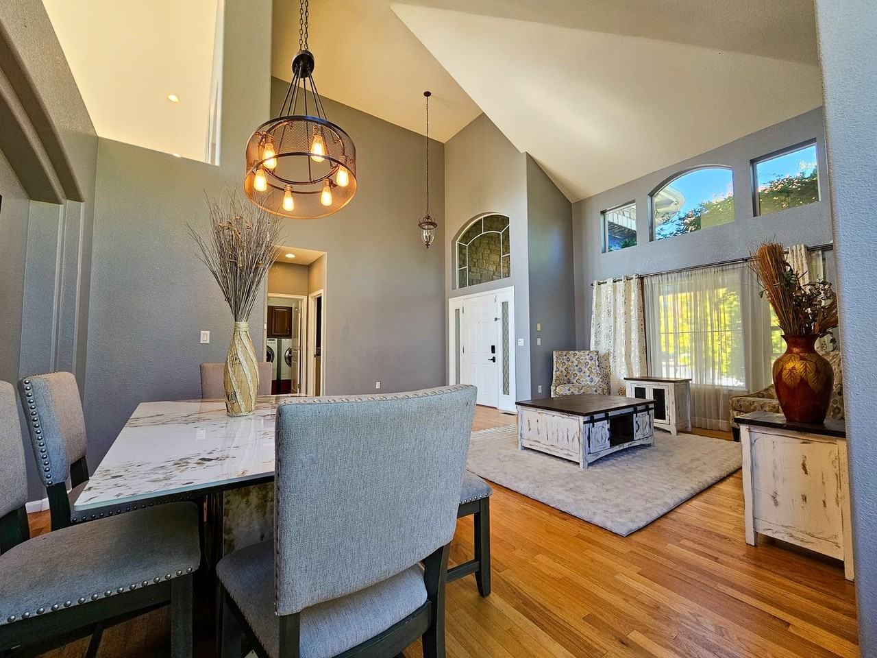 1550 S De Gaulle Cir - Photo 4 of 36