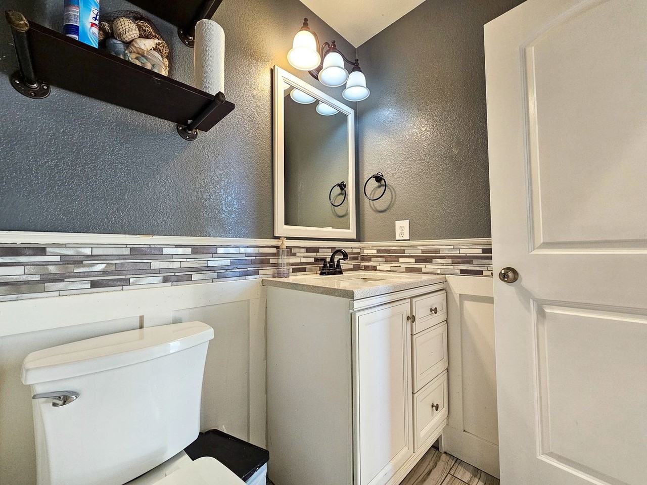 1550 S De Gaulle Cir - Photo 6 of 36