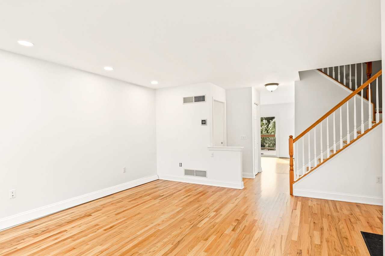 808 Yorkview Dr - Photo 4 of 31