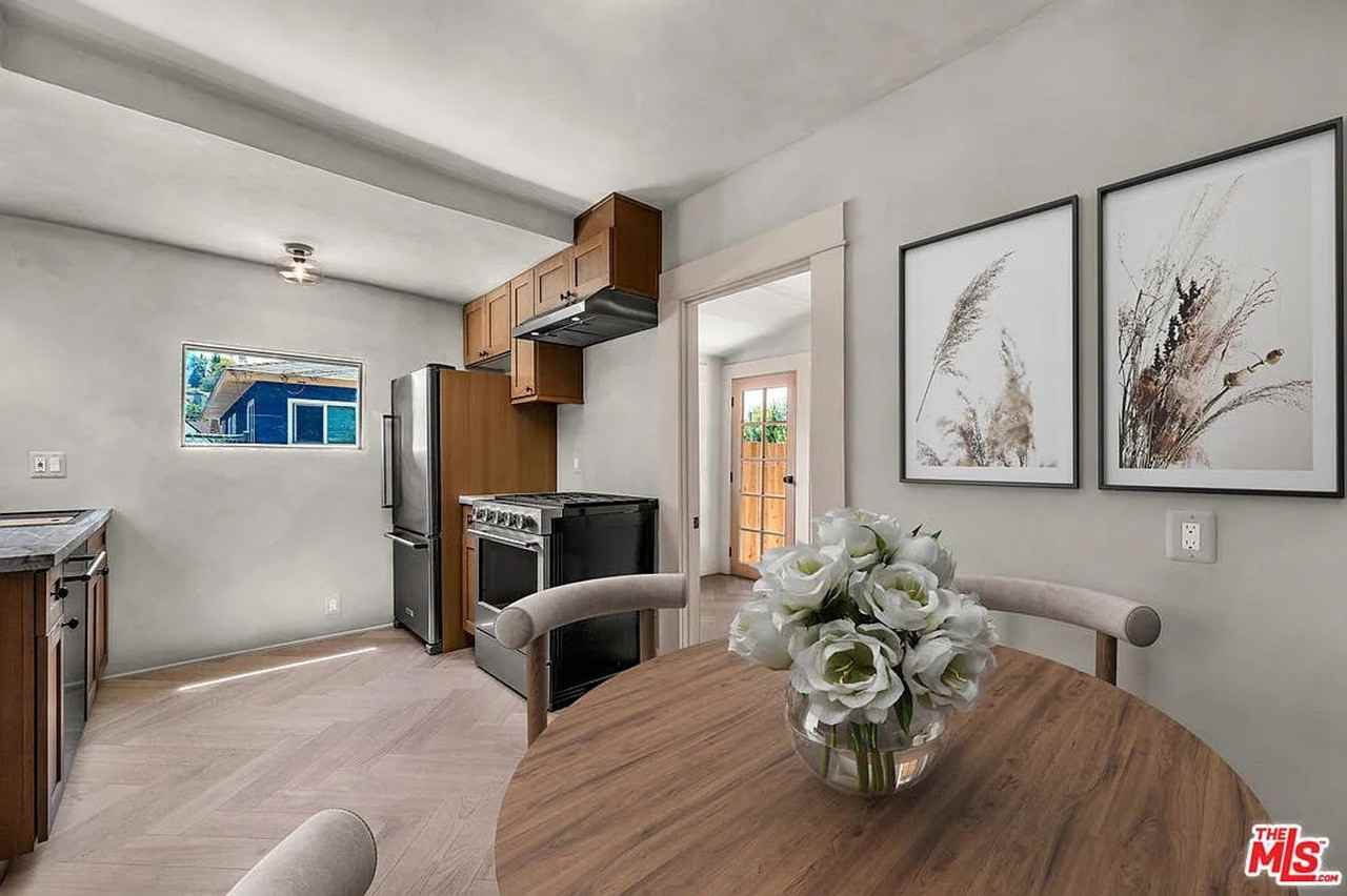 215 Newland St - Photo 3 of 32