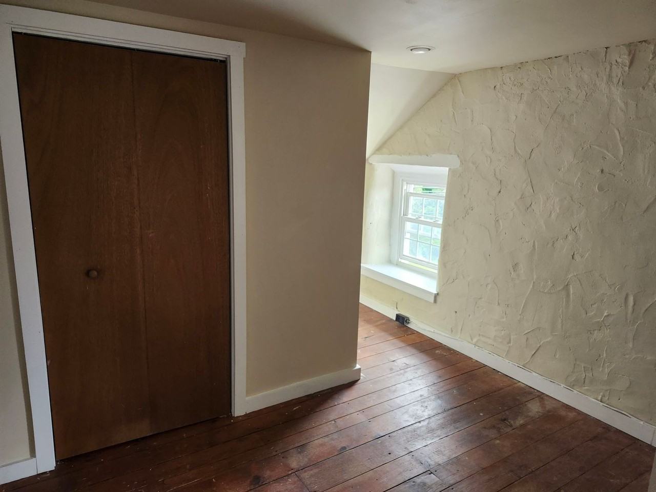 366 Ridge Rd - Photo 4 of 8