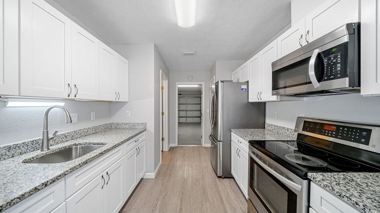 2815 Krystal Leigh Ct - Photo 3 of 38
