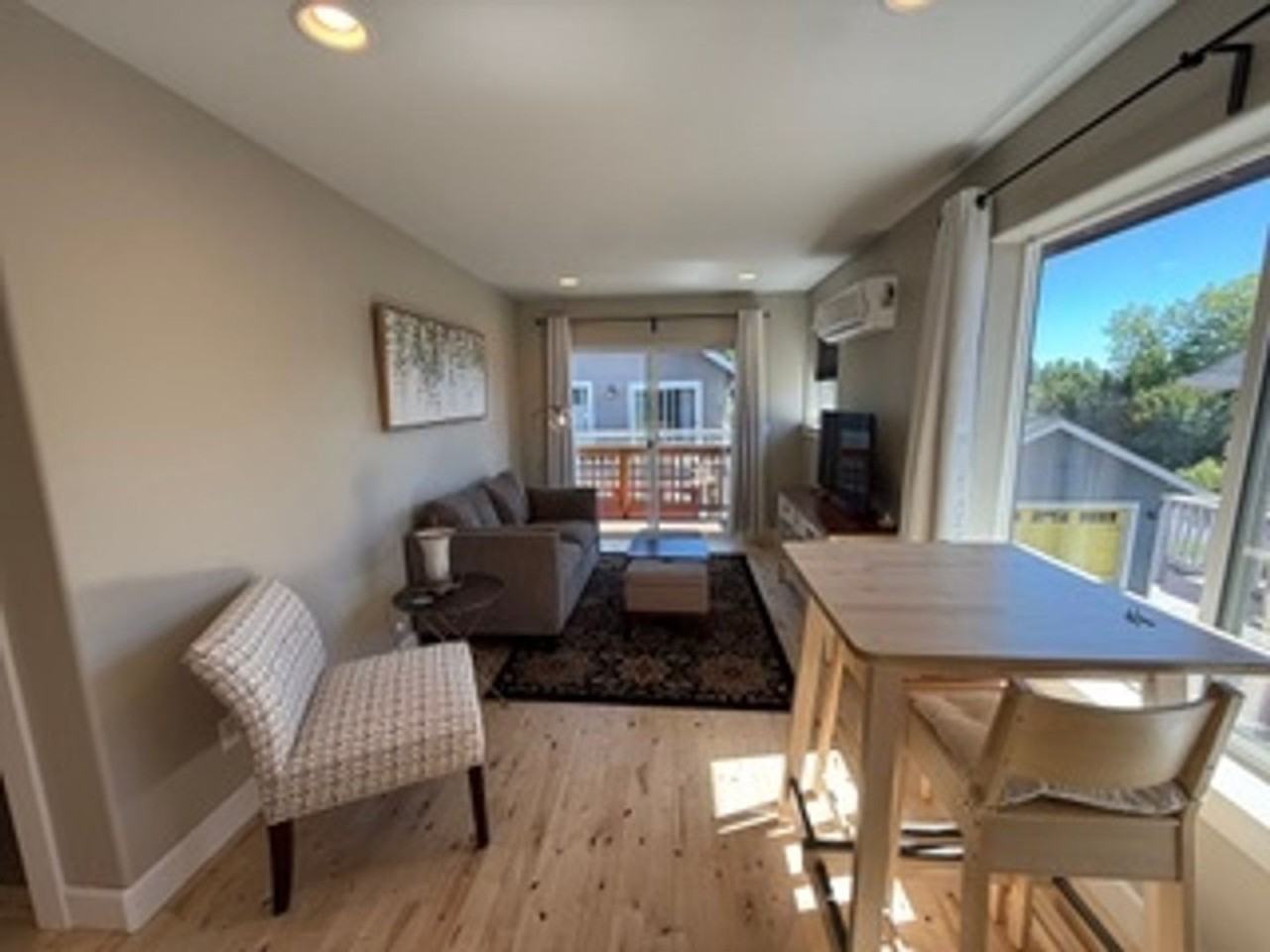 611 Ne Vail Ln - Photo 4 of 28