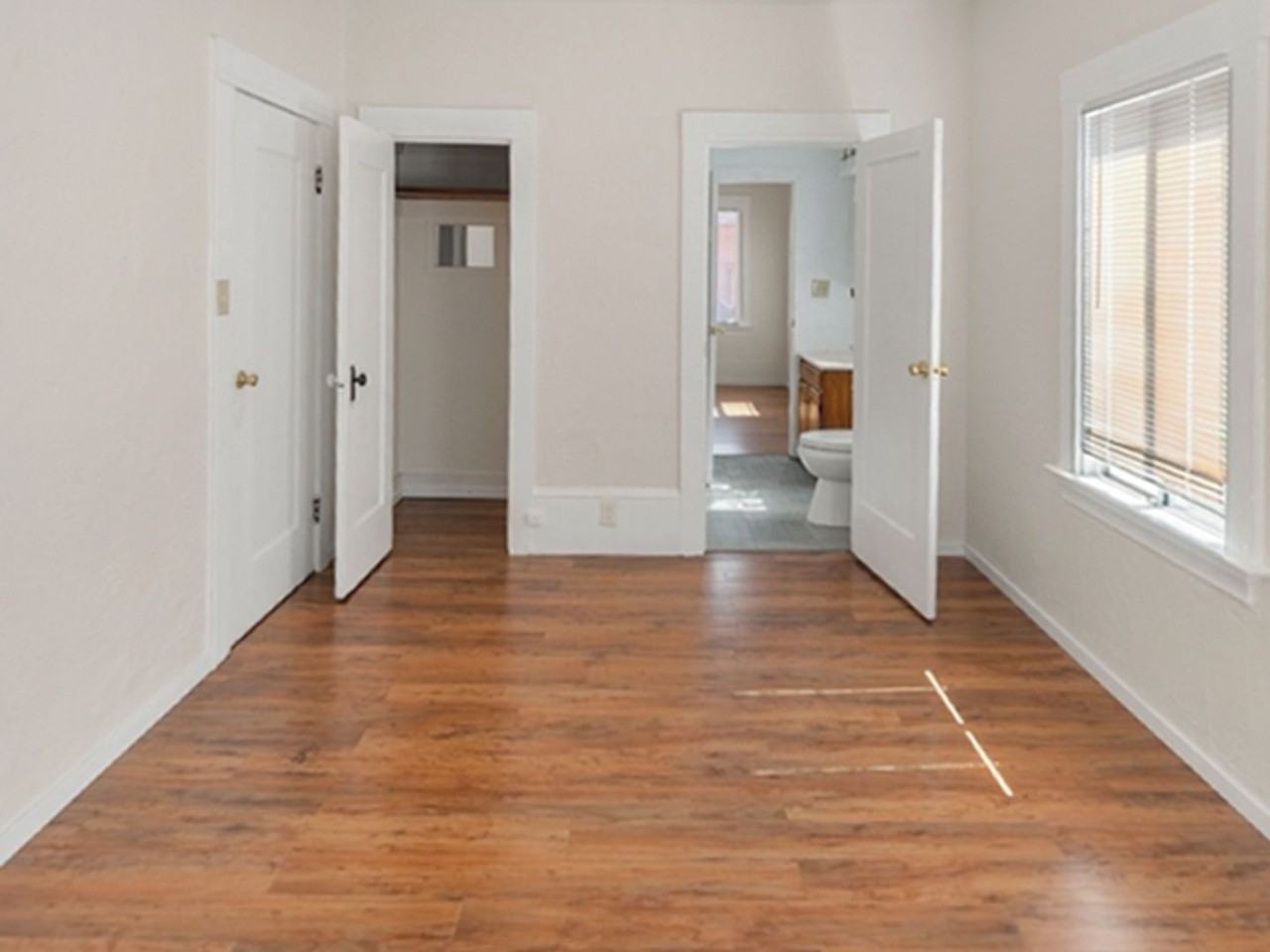 2755 Dohr St - Photo 3 of 9