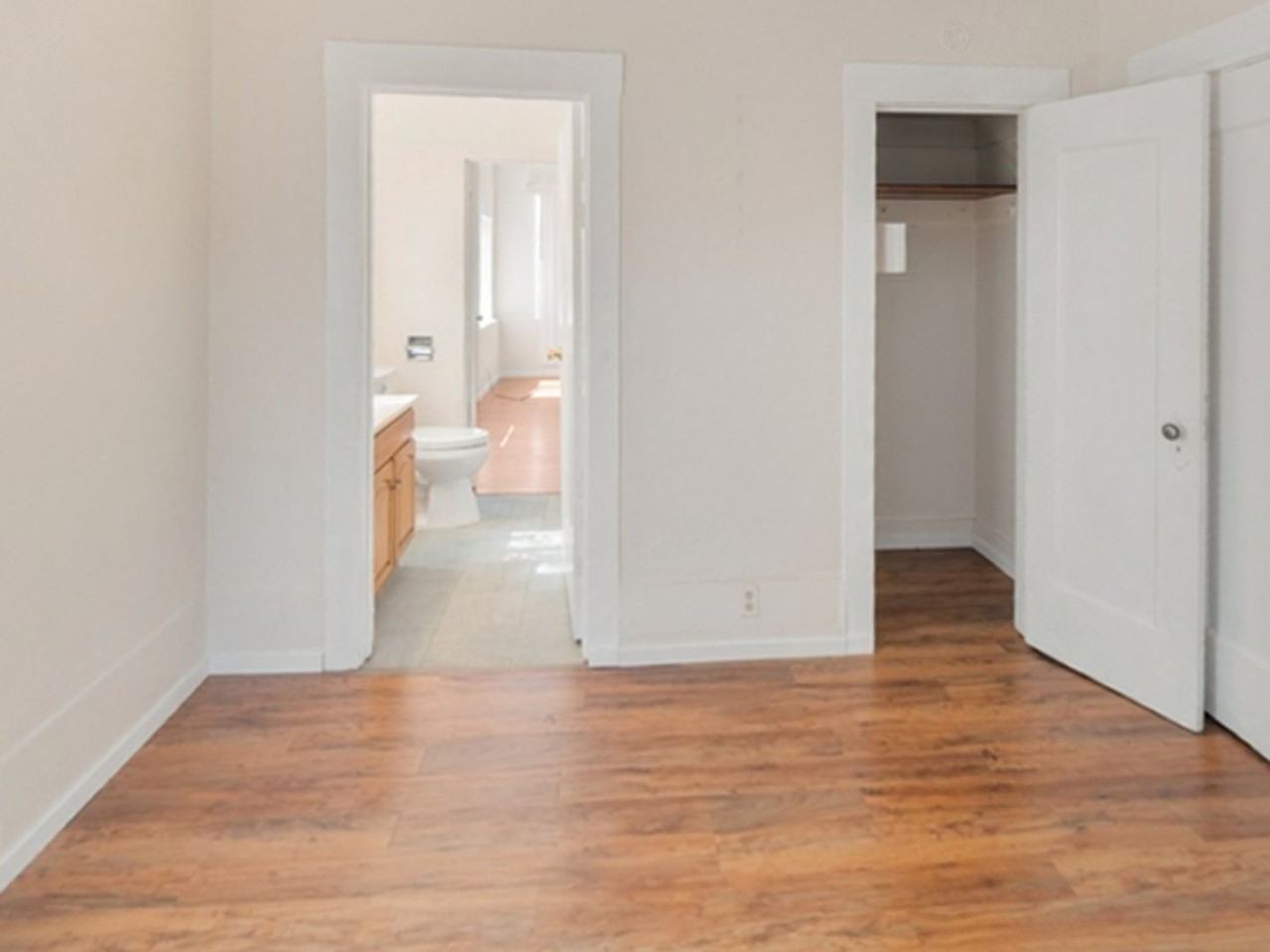 2755 Dohr St - Photo 5 of 9
