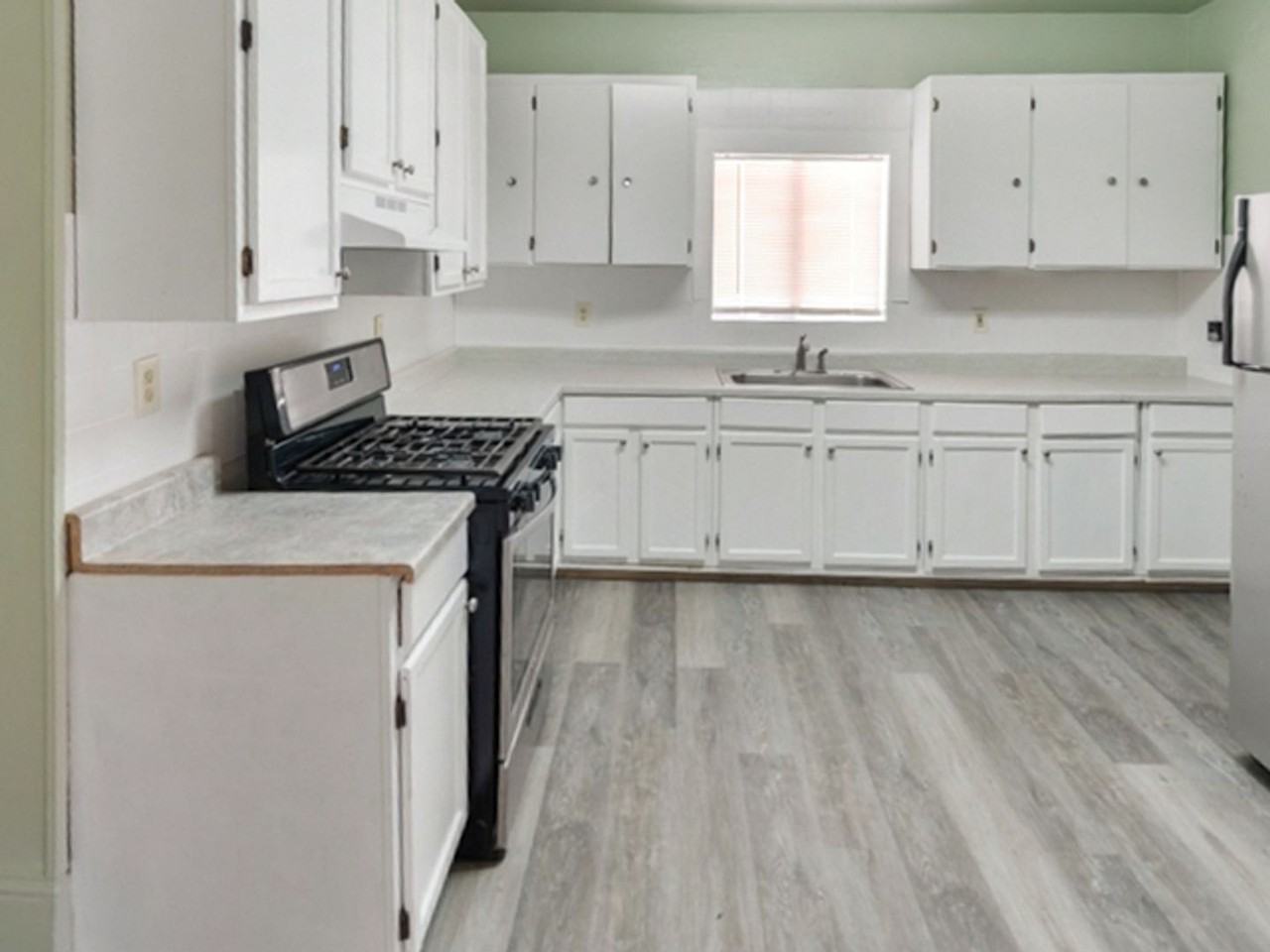 2755 Dohr St - Photo 6 of 9