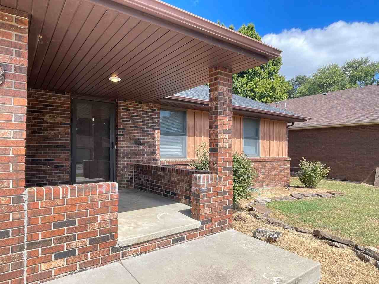 851 W Lois St - Photo 2 of 19
