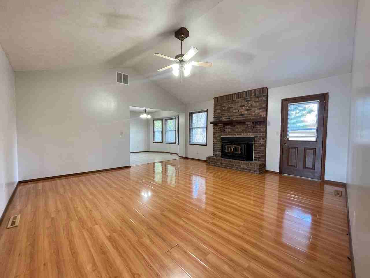 851 W Lois St - Photo 4 of 19