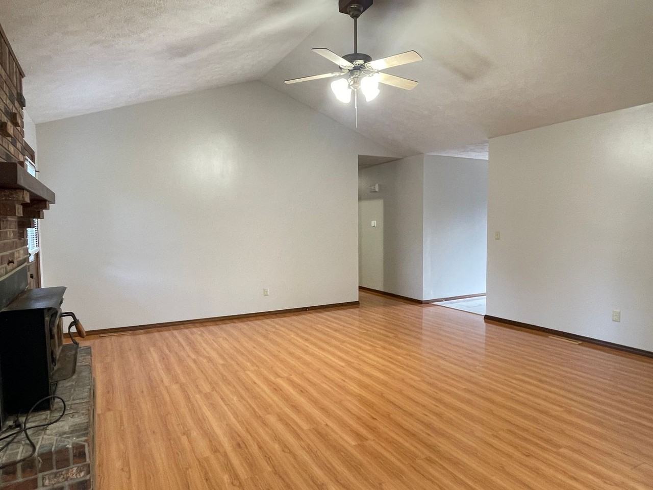 851 W Lois St - Photo 6 of 19