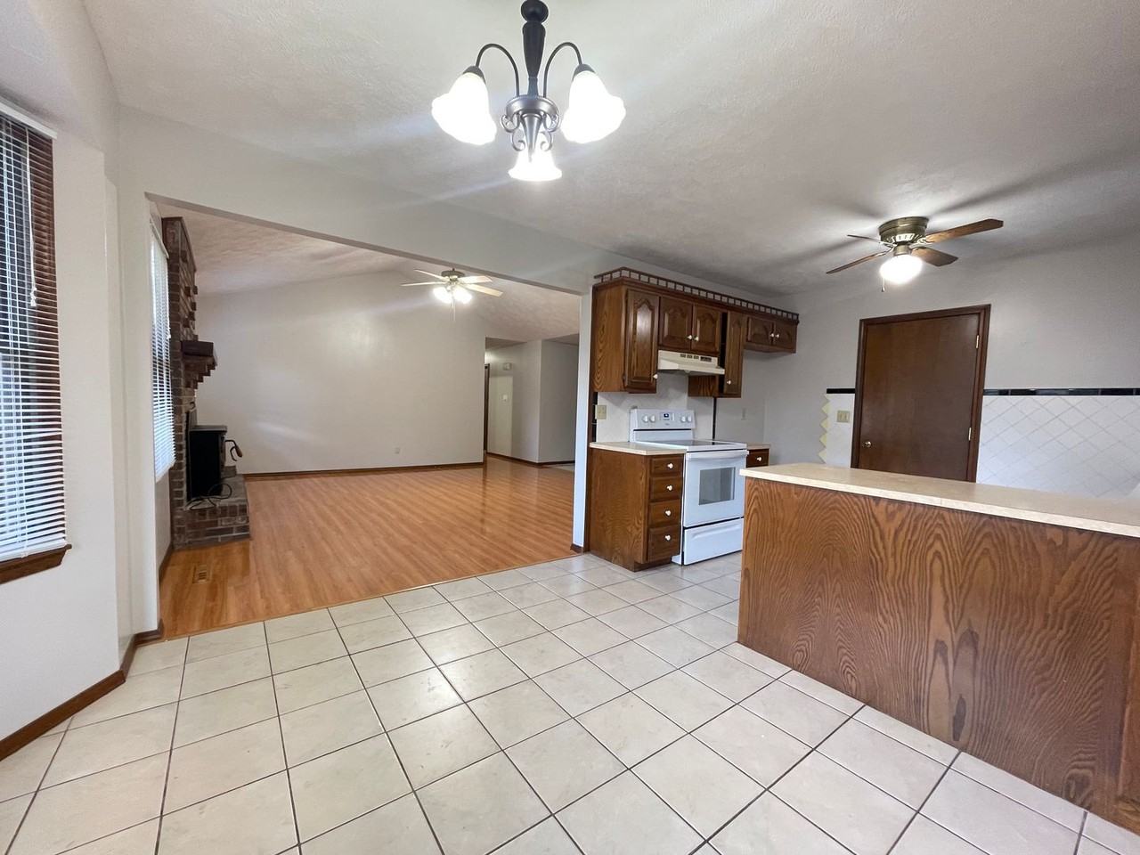 851 W Lois St - Photo 7 of 19