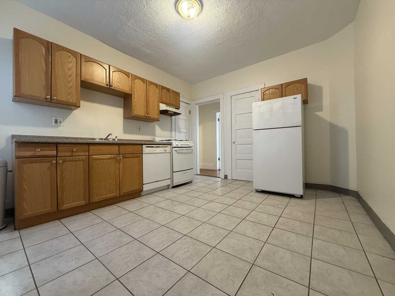27 Forest St #2 - Photo 5 of 6