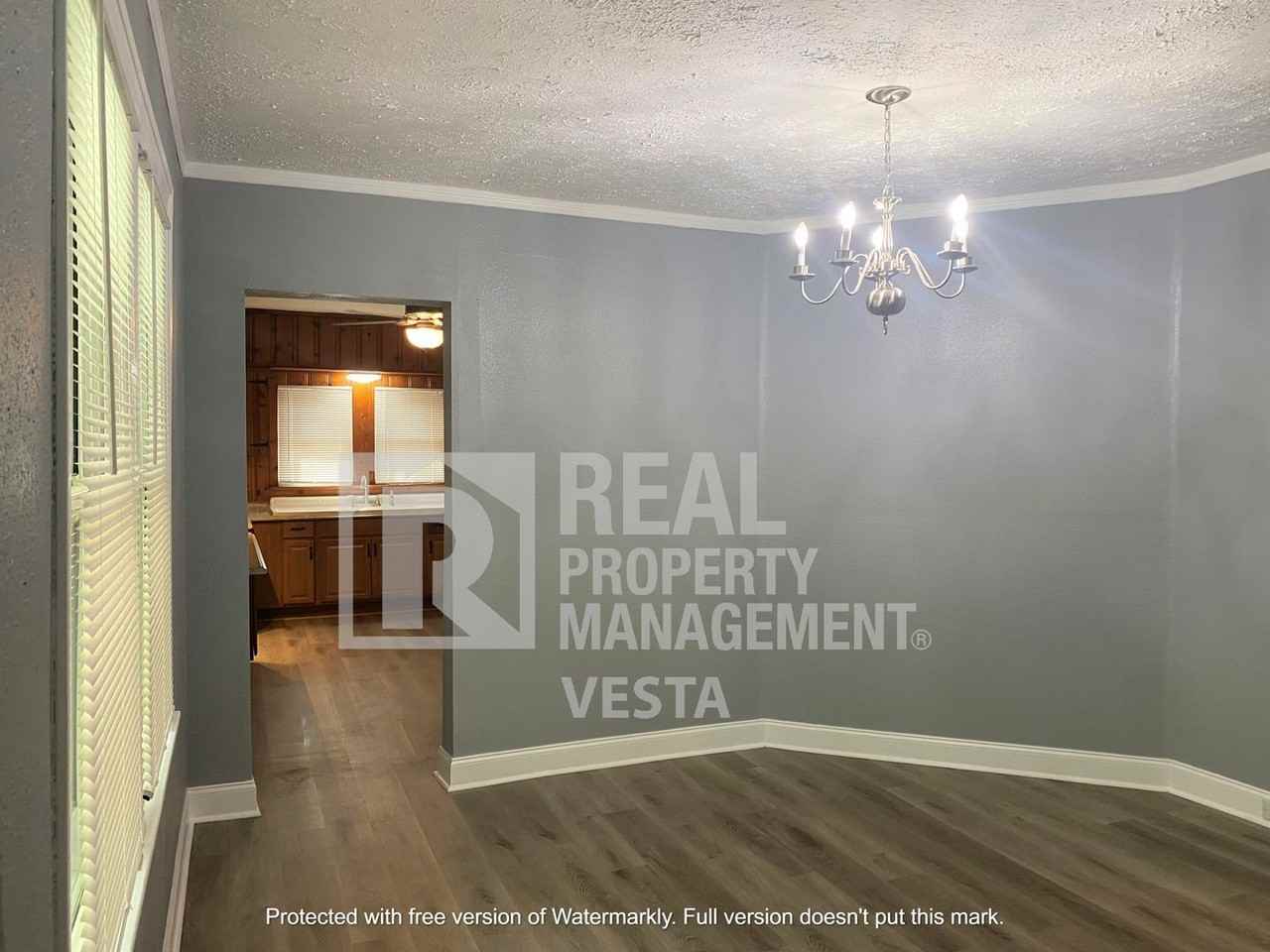 1349 Hillyer Ave - Photo 4 of 16