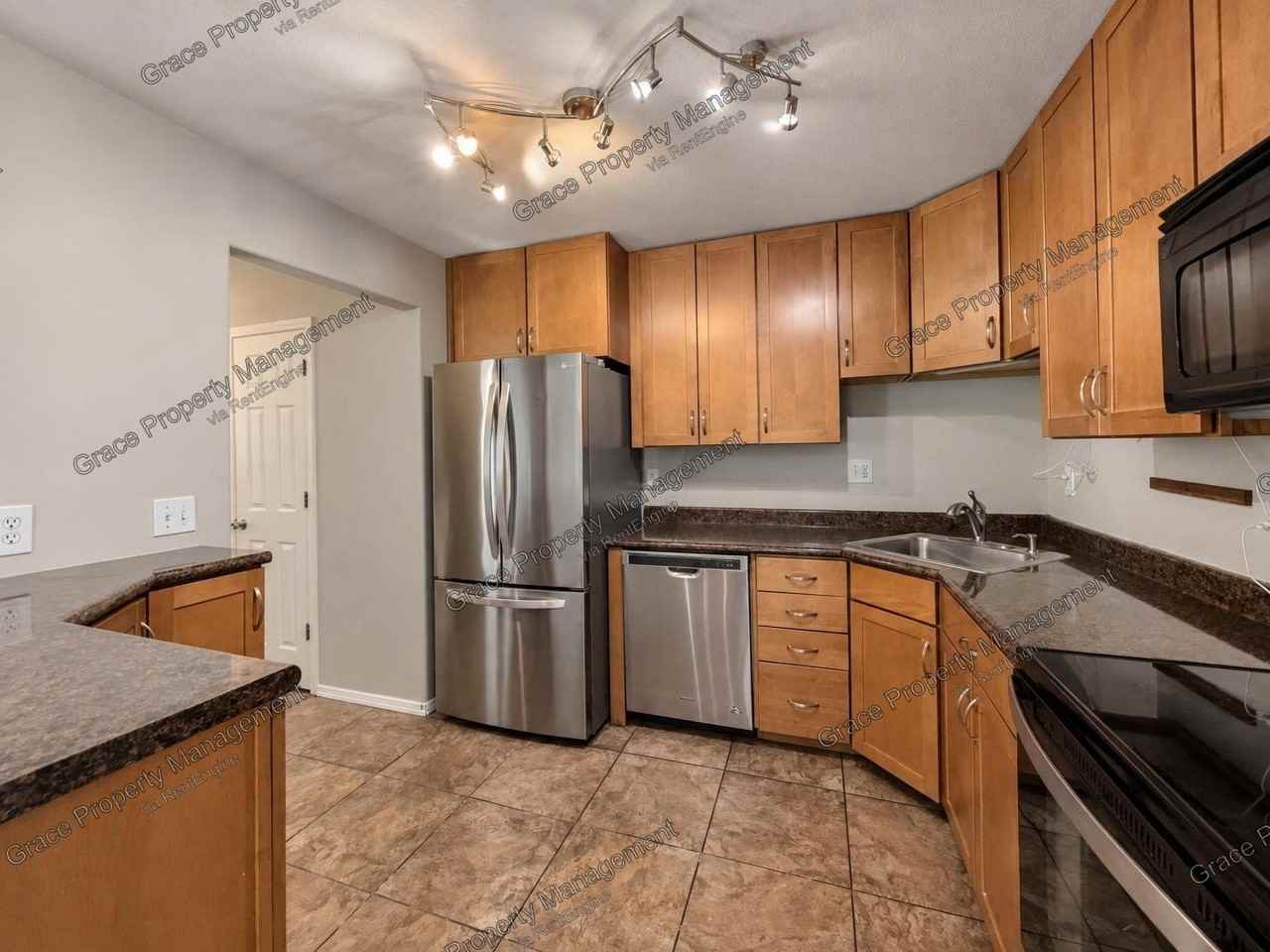 12756 Forest St - Photo 6 of 25