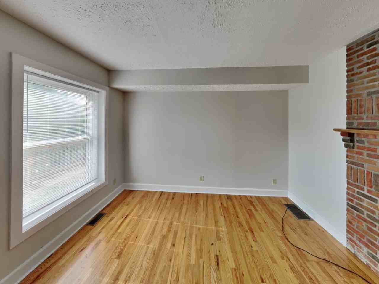 1371 Indianola Ave