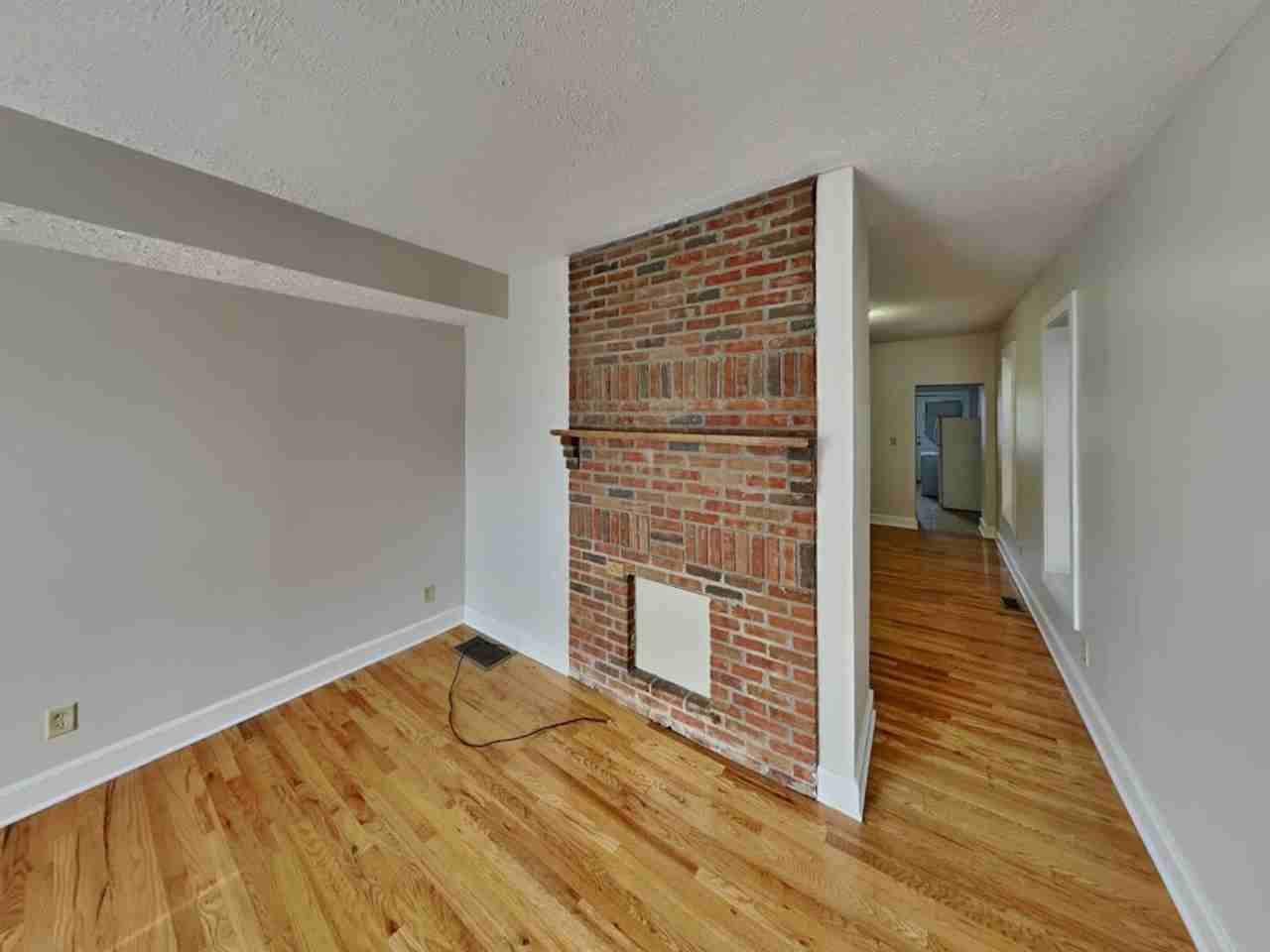 1371 Indianola Ave - Photo 2 of 15