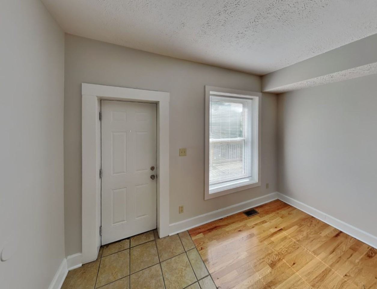 1371 Indianola Ave - Photo 3 of 15