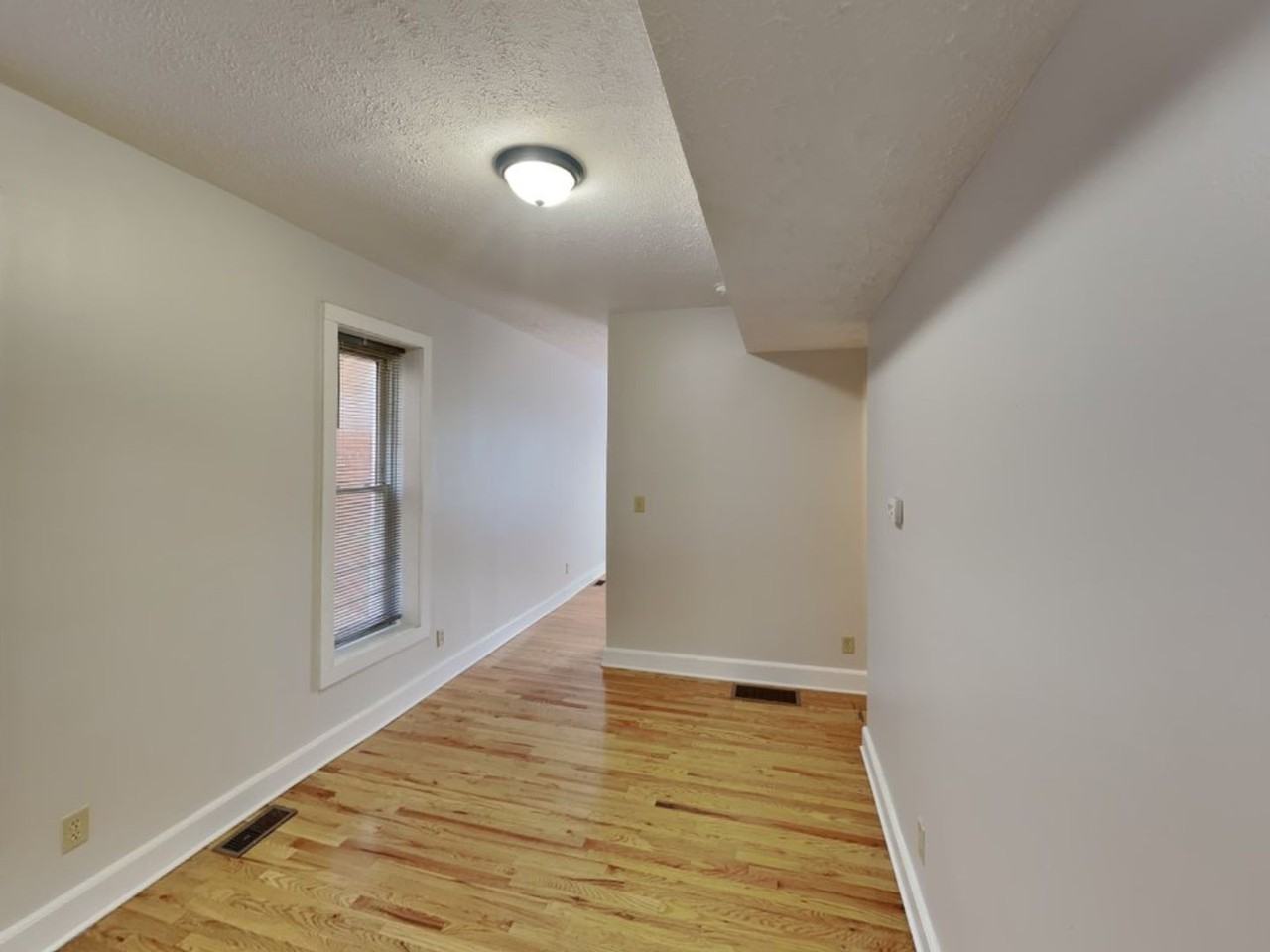 1371 Indianola Ave - Photo 5 of 15