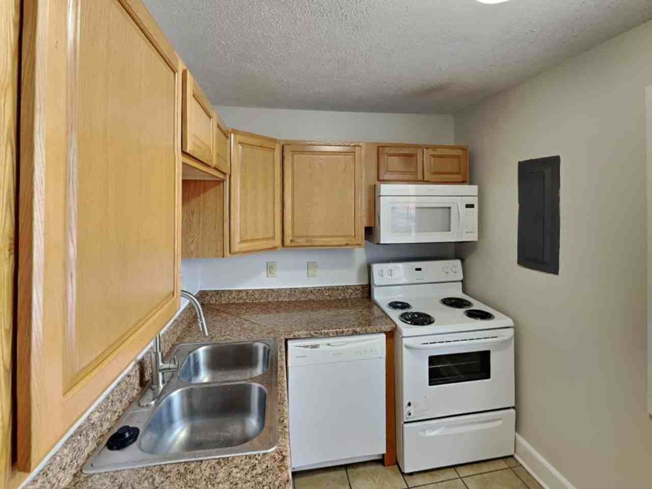 1371 Indianola Ave - Photo 6 of 15