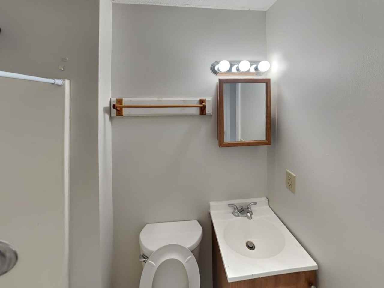 1371 Indianola Ave - Photo 7 of 15
