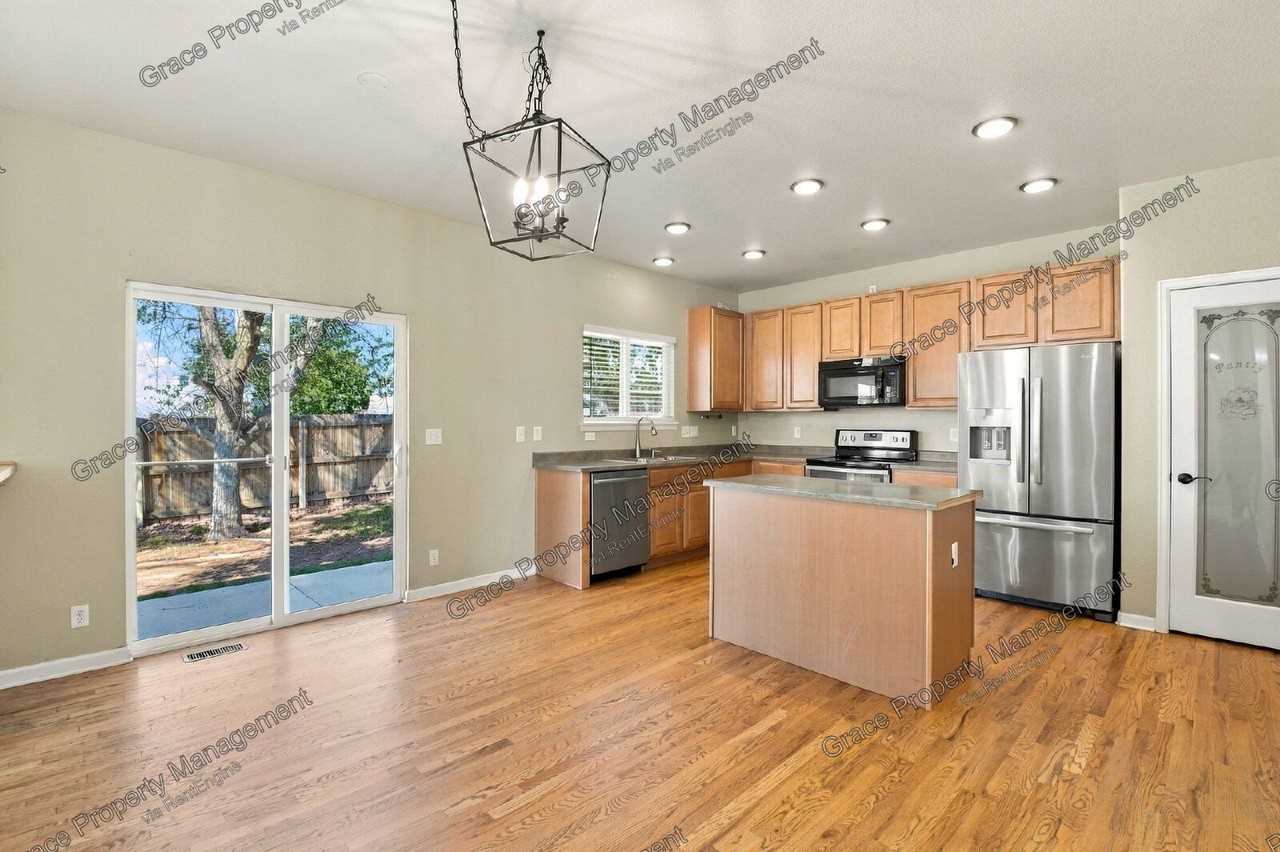 13937 Ivy St - Photo 5 of 26