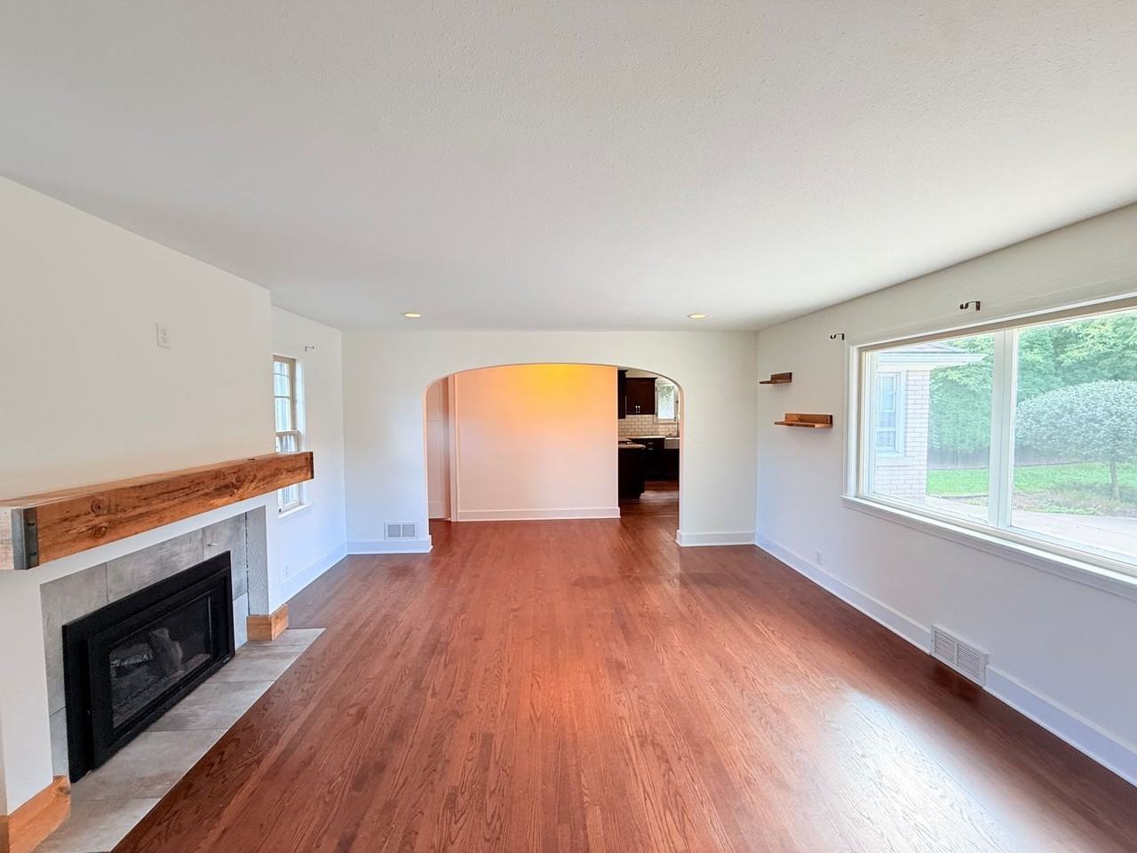 3439 S 45th St - Photo 3 of 20