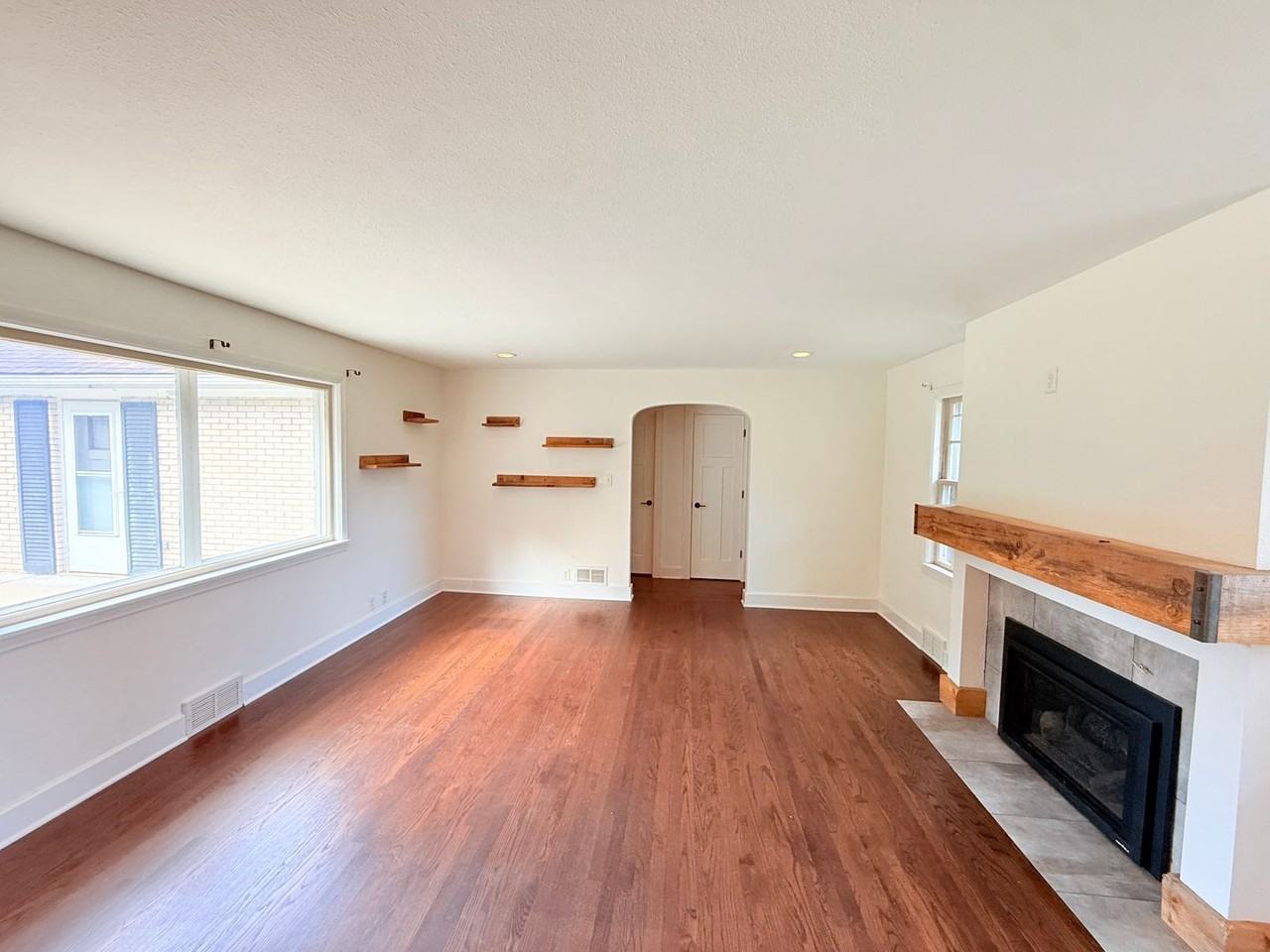 3439 S 45th St - Photo 4 of 20