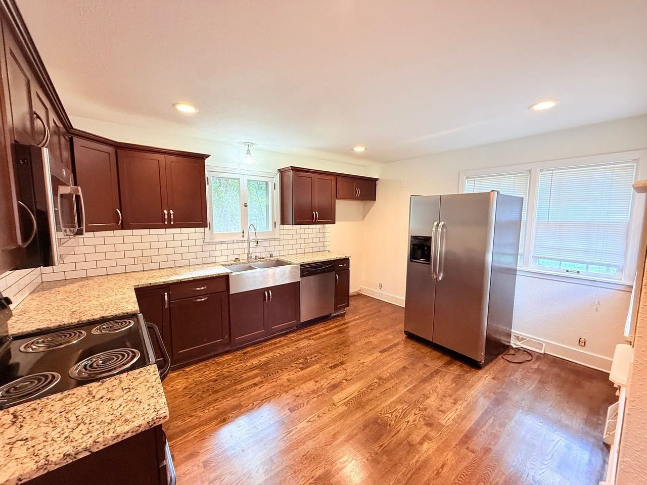 3439 S 45th St - Photo 5 of 20