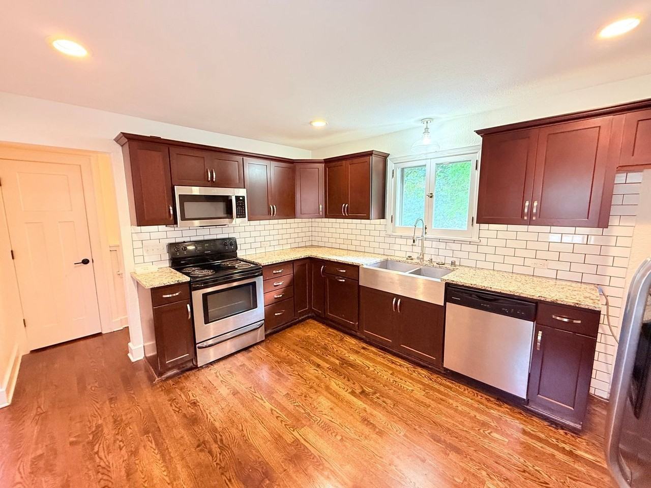 3439 S 45th St - Photo 6 of 20