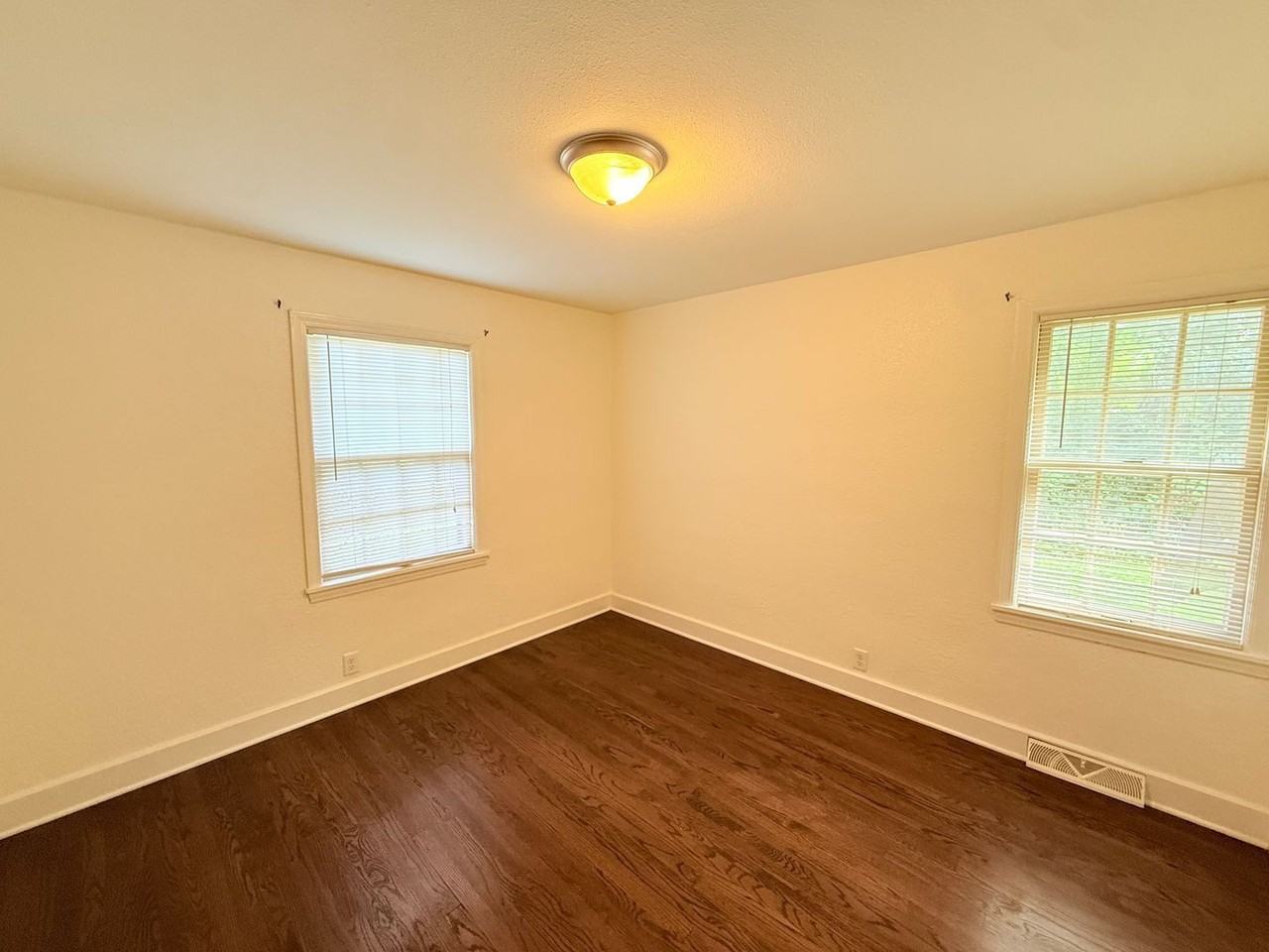 3439 S 45th St - Photo 7 of 20