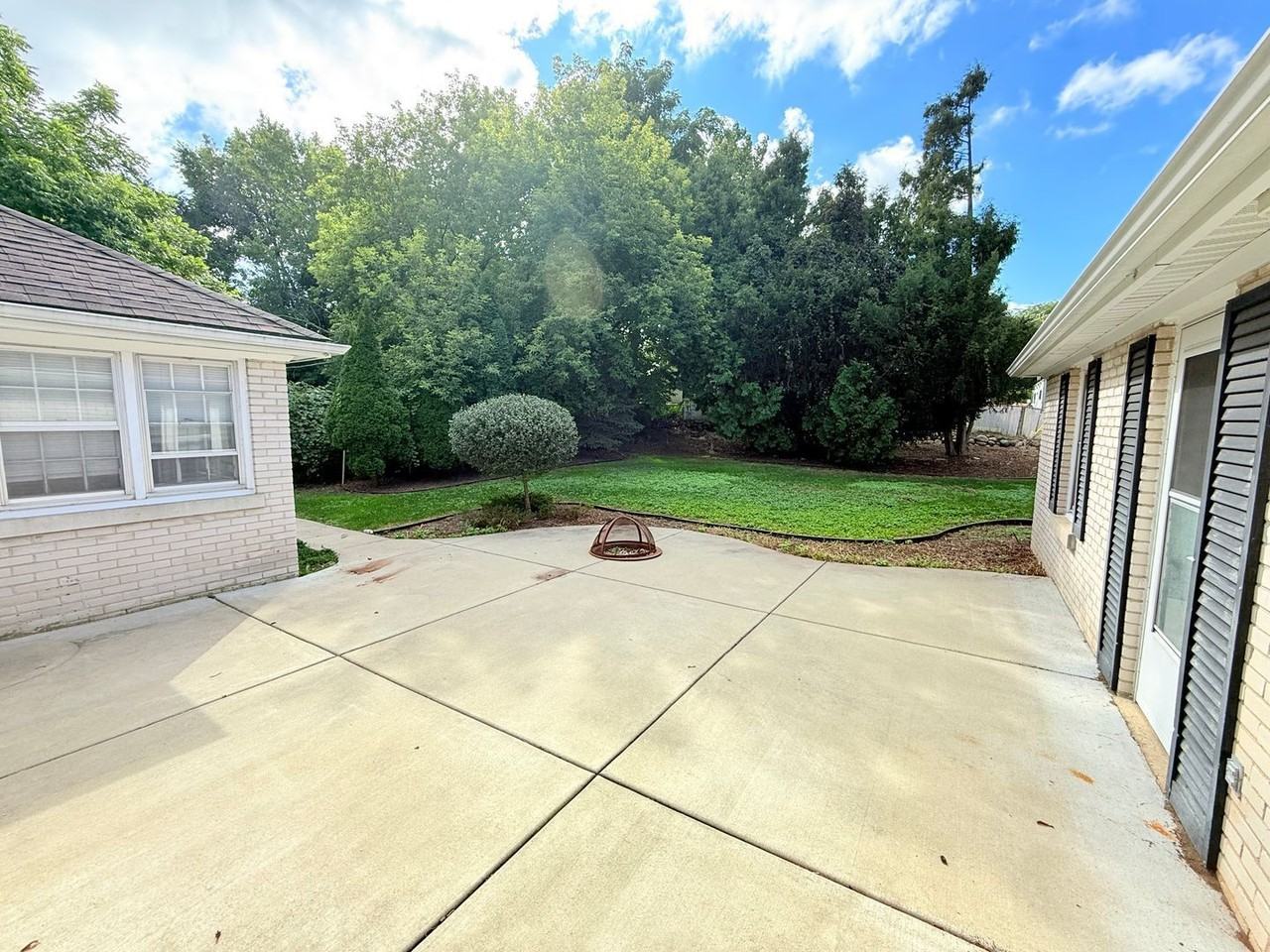 3439 S 45th St - Photo 2 of 20