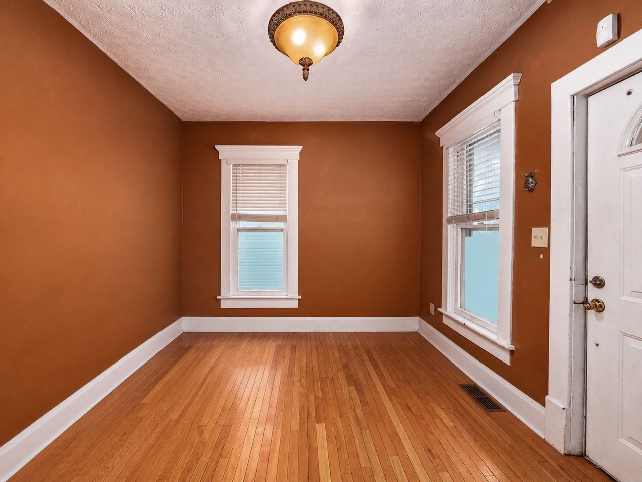 1400 Summit St - Photo 3 of 29