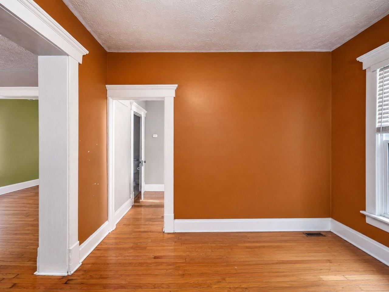 1400 Summit St - Photo 4 of 29