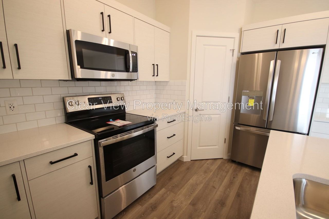 979 40 Ave N - Photo 5 of 20