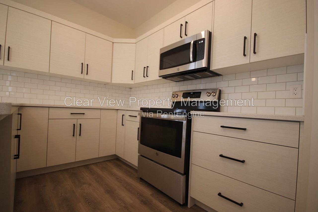 979 40 Ave N - Photo 6 of 20