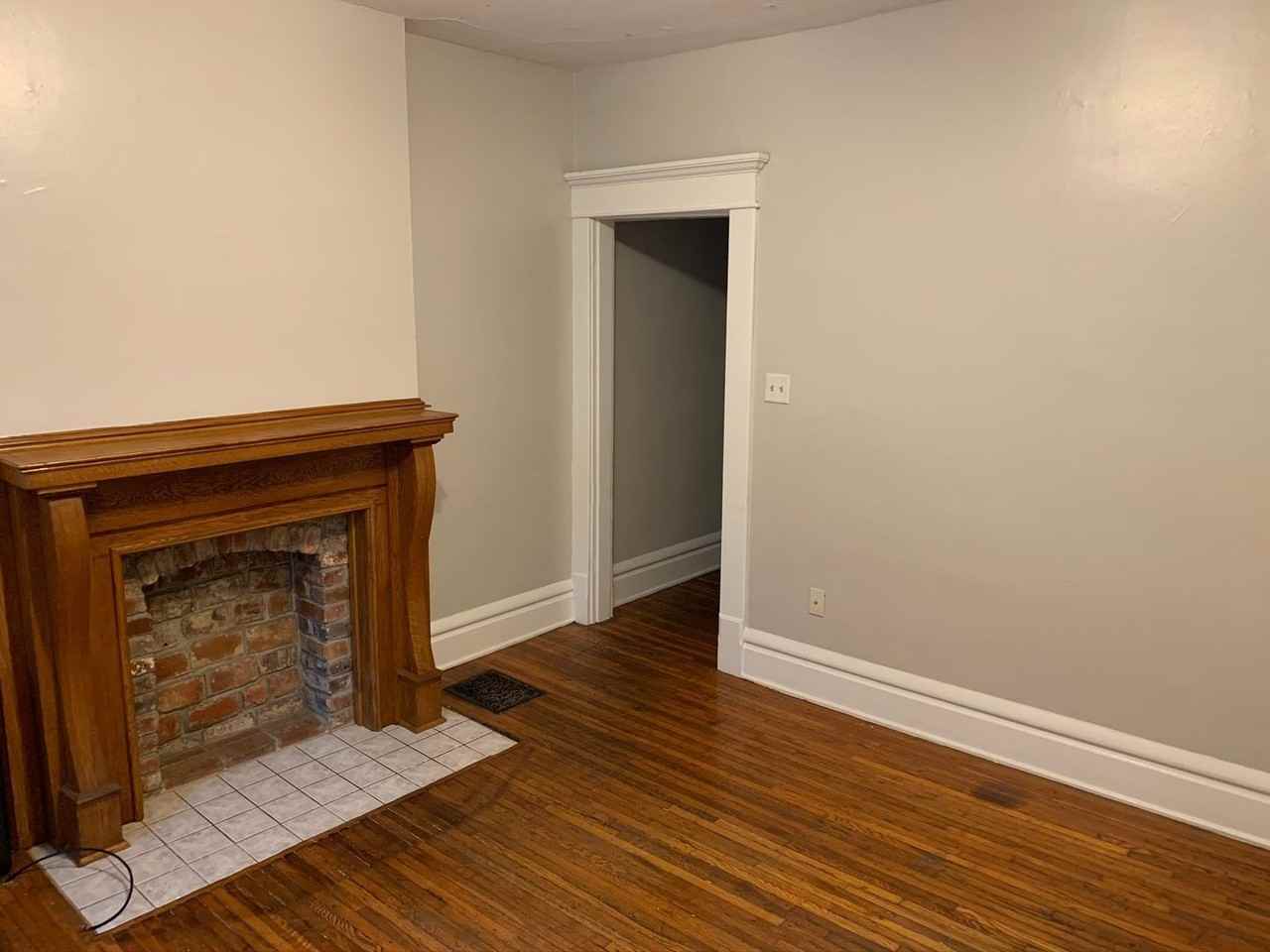 1498 Summit St - Photo 2 of 14